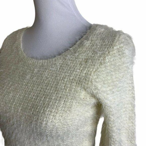 Kendall & Kylie Short Sleeve Chenille Crop Sweater - Picture 5 of 10